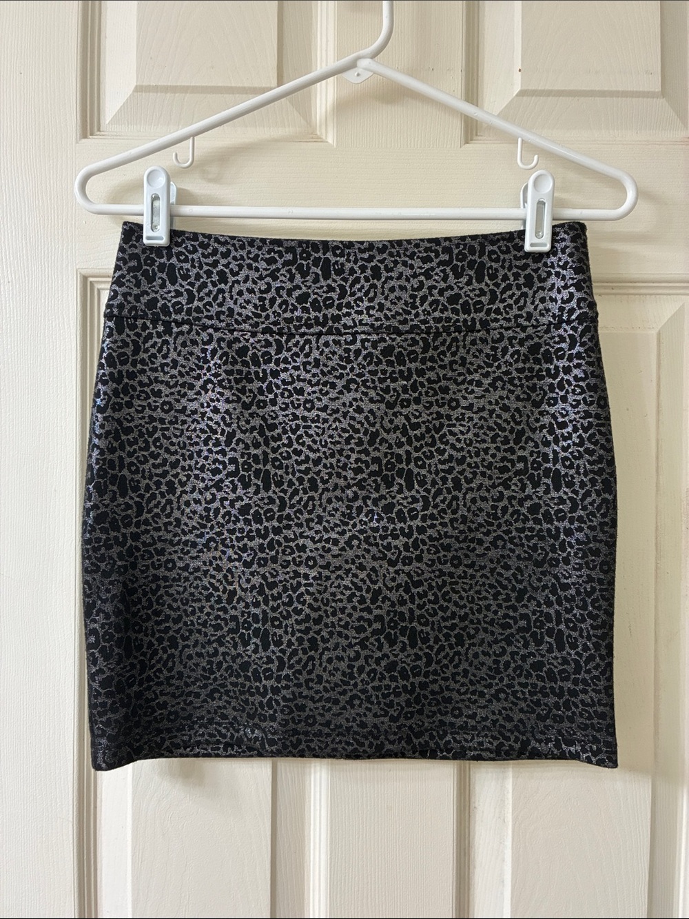 🌷3 for $25🌷Forever 21, US S, Black & Silver Metallic Leopard Print Mini Skirt